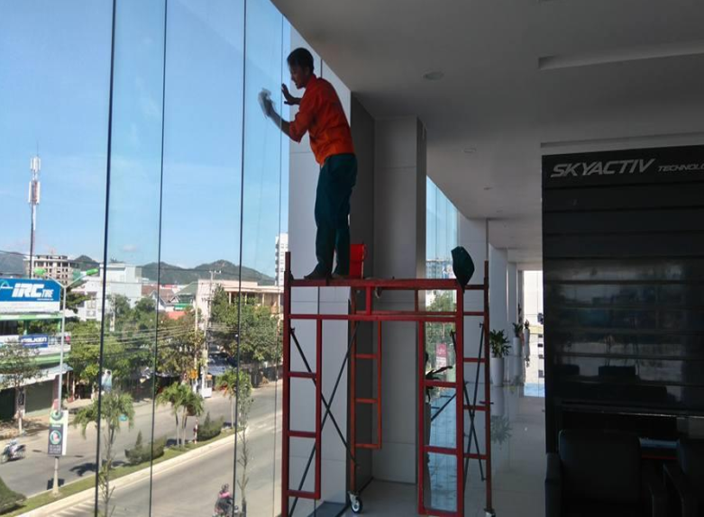 Vệ sinh kính Ansaco Nha Trang