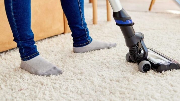 Cách tẩy sáp nến trên thảm – Vệ sinh thảm bằng dung dịch và máy móc chuyên dụng